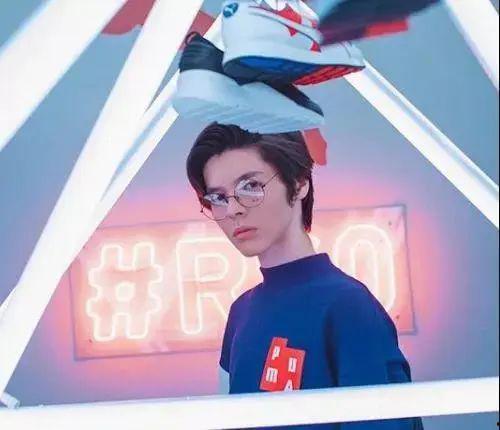 李雷吃瓜,揭秘娱乐圈背后的那些事儿