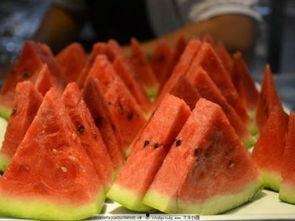 吃瓜摆烂中,揭秘网络热词背后的生活态度