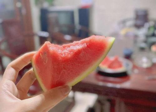朋友送瓜怎么吃,朋友赠瓜，教你轻松解锁夏日美味新吃法