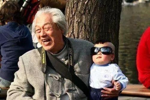 谢之遥奶奶吃瓜,谢之遥奶奶的瓜田奇遇记