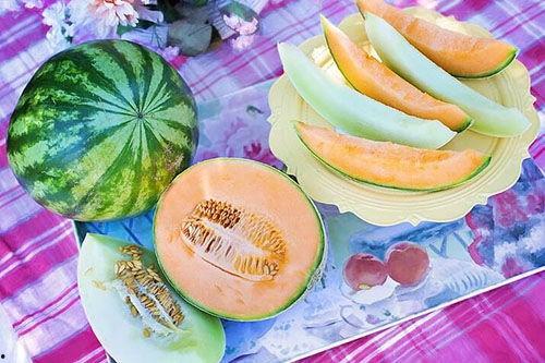 做梦自己在吃瓜,瓜果飘香，味蕾狂欢之旅