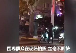 吃瓜群众现场拍摄,吃瓜群众捕捉精彩瞬间