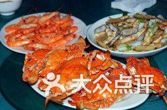 荣安广场吃瓜,吃瓜群众的热闹聚集地