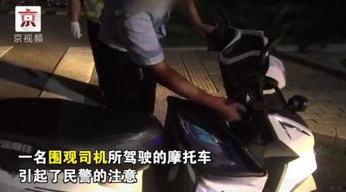 吃瓜群众围观吵架