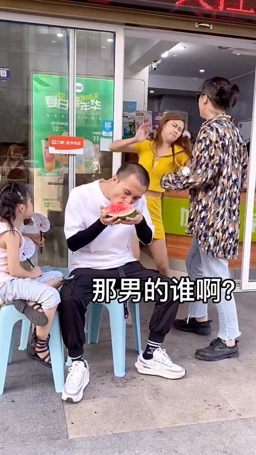 吃瓜群众看吵架