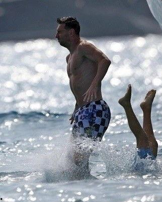 吃瓜泳池,吃瓜泳池，揭秘网红打卡地的魅力所在